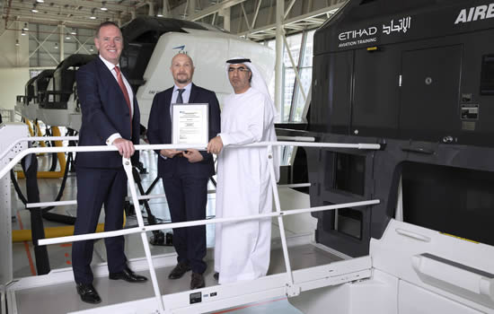 Tony Douglas, Group Chief Executive Officer, Etihad Aviation Group and Capt. Paolo La Cava, Director & Accountable Manager, Etihad Aviation Training with H.E. Hamad Abdulla Al Shamsi, Vice Chairman Etihad Aviation Group Board of Directors at the world-class simulator facility in Abu Dhabi.