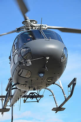 The Max-Viz 1400 (in white) installed on AS350 Écureuil.