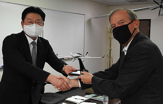 Aerospace9 Chairman Seunghyuk Cha with George E. Bye, CEO of Bye Aerospace.