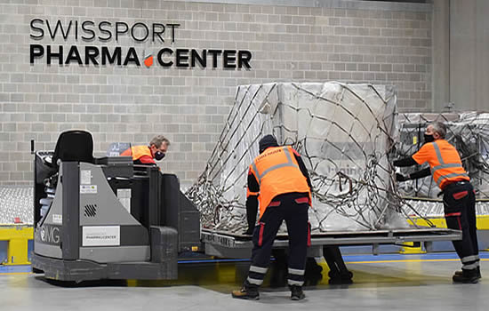 Swissport demonstrates handling of Covid-19 vaccine