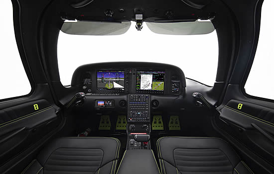 Cirrus commemorates 8,000th delivery with limited edition SR