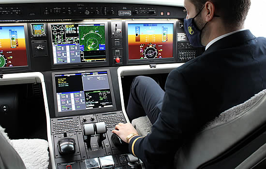 Embraer Legacy 500 flight deck - courtesy of BBGA member Air Charter Scotland