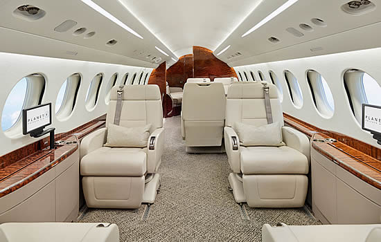 Falcon 7X (N685AB)