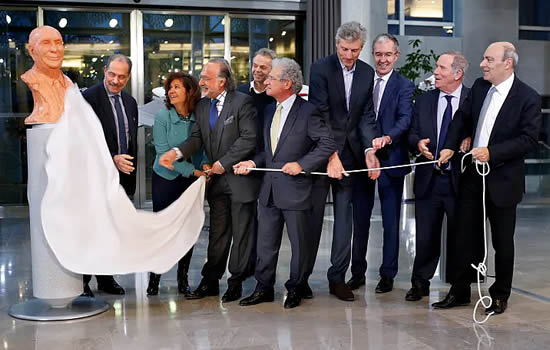 Olivier Dassault (third from left) with his sister Marie-Hélène, his brothers Laurent and Thierry, at the unveiling of Serge Dassault's statue in January 2019 at Dassault Aviation headquarters in Saint-Cloud
