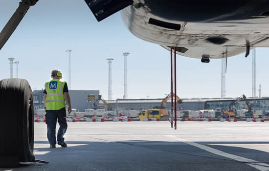 Menzies Aviation wins major contract with Avianca at Miami International