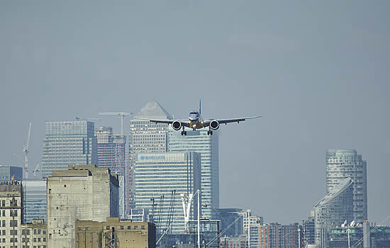 Embraer E190-E2 certified for London City Steep Approach