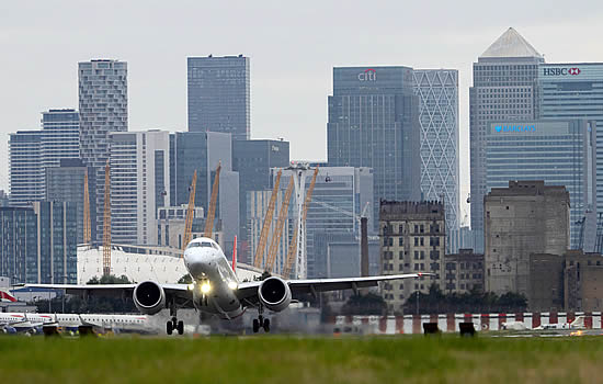 Embraer E190-E2 makes first commercial flight into London City Airport