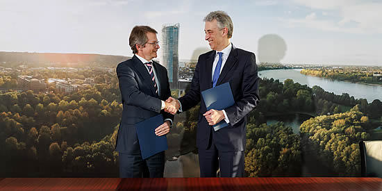 Martin Thomsen Air bp SVP (left) and Frank Appel CEO Deutsche Post DHL Group.