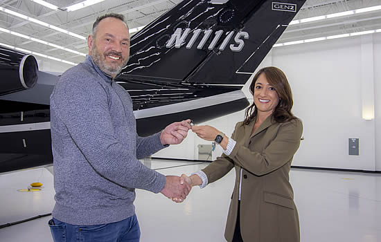 Guy Stockbridge, owner of Elite Team Offices, accepts the keys to his new M2 Gen2 from Textron Aviation Regional Sales Director Natalie Stadelman.