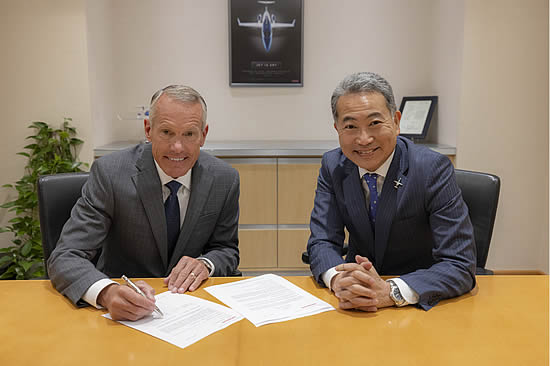 Brad Thress, President & CEO, FlightSafety International and Hideto Yamasaki, President & CEO, Honda Aircraft Company, sign an unprecedented 25-year contract extension at Honda Aircraft Company headquarters in Greensboro, NC (US).