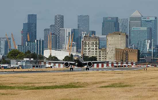 Embraer E195-E2 makes debut touchdown at London City Airport