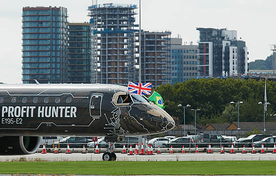 Embraer E195-E2 makes debut touchdown at London City Airport