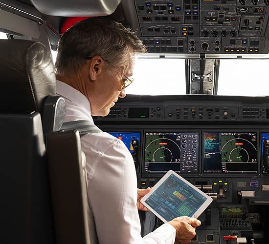 Pilots can modify flight plans pre- and during post-flight with FlightDeck Freedom.