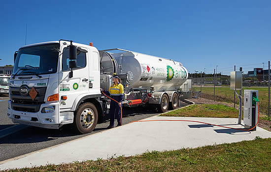 Air bp’s new custom-designed all-electric refuelling vehicle at Brisbane Airport