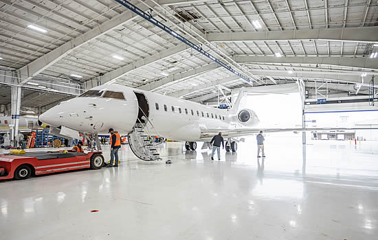 The Global 6000 arrives at Wichita.