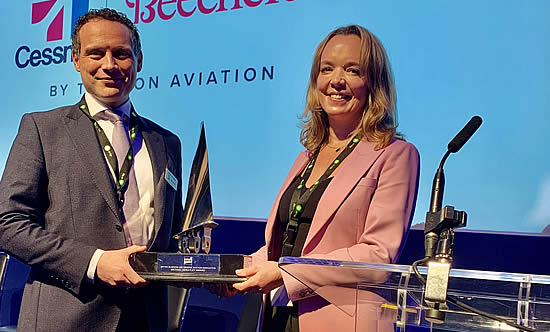 Ashley Namihas, Textron Aviation Regional Sales Director accepts the award on behalf of Tom Perry from BBGA Chair Aoife 0’Sullivan