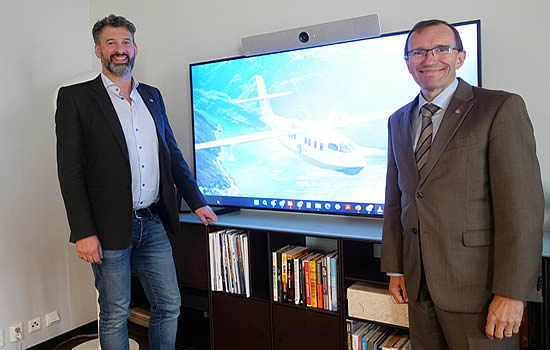 Eric Lithun Founder and CEO of Elfly,with Espen Barth Eide, Norway's Minister of Climate and Environment