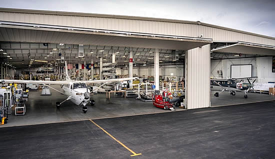 Parallel production lines for the final assembly of Kodiak aircraft from Stage 3 to Stage 6 are now operational at Daher’s Sandpoint, Idaho production facility. On the left is the Kodiak 900’s final assembly line, while the build-up of Kodiak 100s are completed in a “mirrored” process on the building’s opposite side. 