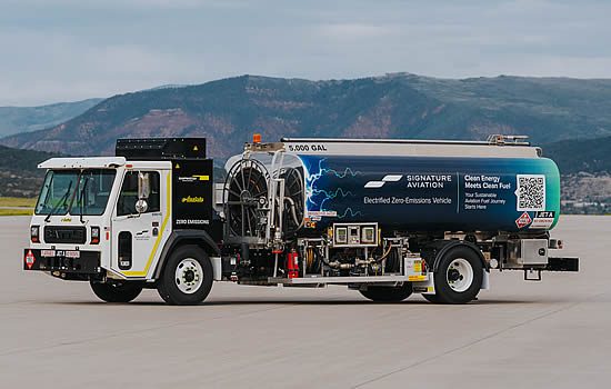 Rampmaster and Signature introduce industry’s first zero emissions full electric 5,000 gallon jet refueler in the US Rampmaster and Signature introduce industry’s first zero emissions full electric 5,000 gallon jet refueler in the US