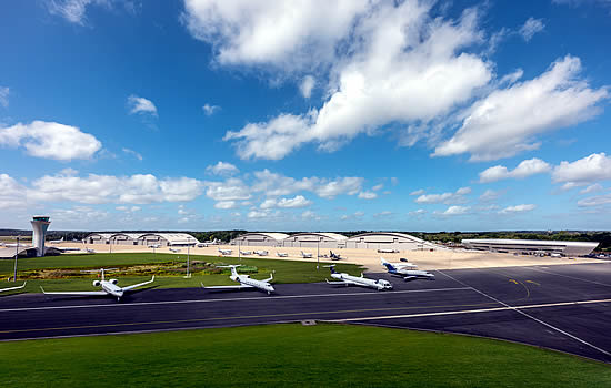 Farnborough Airport signs landmark 12.5m litre SAF deal.