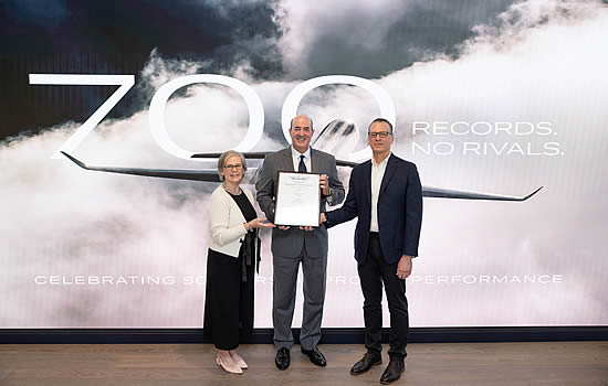 Gulfstream president Mark Burns (center) receives the city-pair speed record certificate from Amy Spowart, president and CEO of the National Aeronautic Association, and Art Greenfield, NAA’s senior vice president of contests and records.