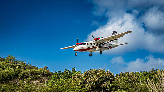 Tecnam P2012 Traveller coming into St. Barth.
