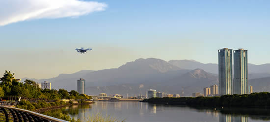 A rendering of Joby’s air taxi flying above Ras Al Khaimah. In partnership with RAKTA and Skyports Infrastructure, Joby plans to launch air taxi service in the emirate by 2027. Credit: Joby Aviation.