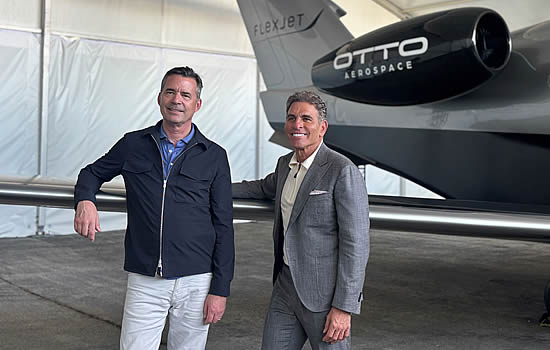 Paul Touw, Otto Aerospace CEO (left) with Flexjet Chairman, Kenn Ricci.