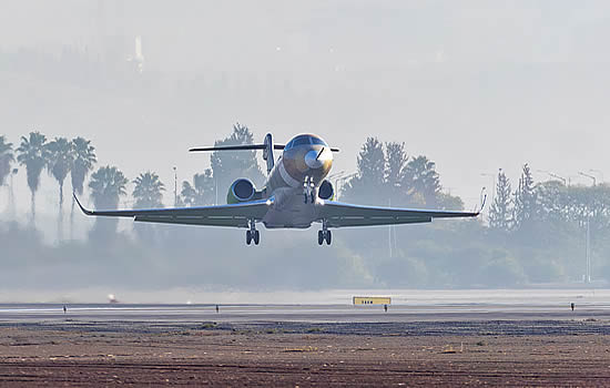 New super-midsize G300 takes flight New super-midsize G300 takes flight