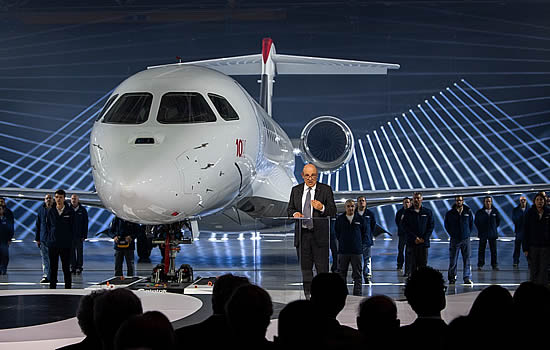 Eric Trappier, Chairman and CEO of Dassault Aviation, presents the Falcon 10X to clients and partners.