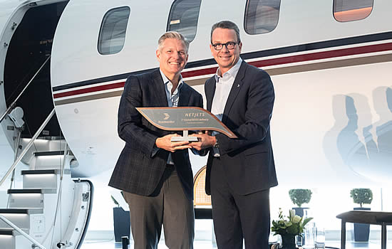NetJets’ Patrick Gallagher (left) and Bombardier’s David Murray celebrate the delivery of NetJets’ first Global 8000 business at Bombardier’s Laurent Beaudoin Completion Centre.