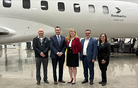 Local representatives and Bombardier management announce the launch of the FastTrack training program in Hartford.