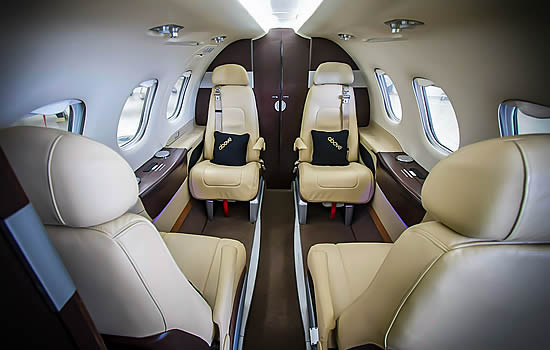 Embraer Phenom 100 (G-FABV).