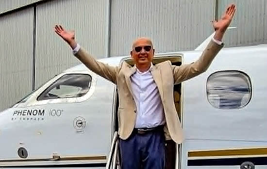 Vince Essex, CEO, Founder and Accountable Manager above™ and the Embraer Phenom 100 | Photo: Jamie Price. Vince Essex, CEO, Founder and Accountable Manager above™ and the Embraer Phenom 100 | Photo: Jamie Price.