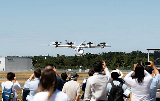 Vertical Aerospace makes history at Farnborough with first public eVTOL transition flight